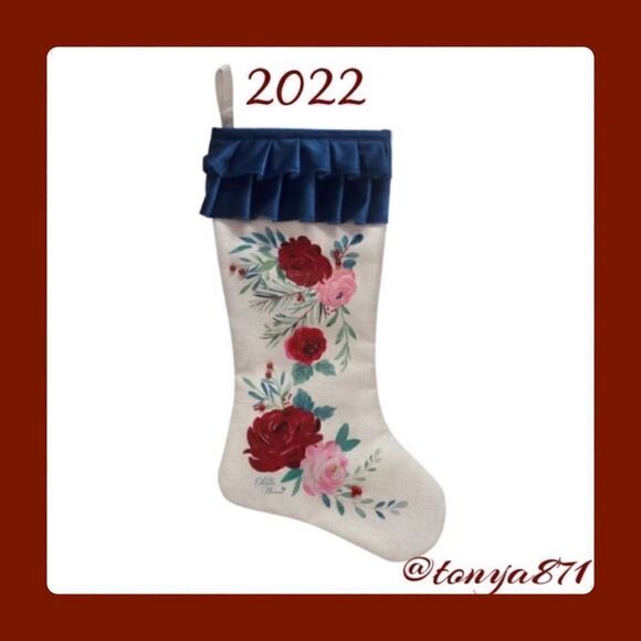 🦋 2022 🦋 New Pioneer Woman (1) Red Roses Ruffle Christmas Stocking, 20"h - Picture 3 of 8